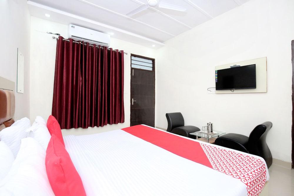 OYO 11369 Hotel Noor