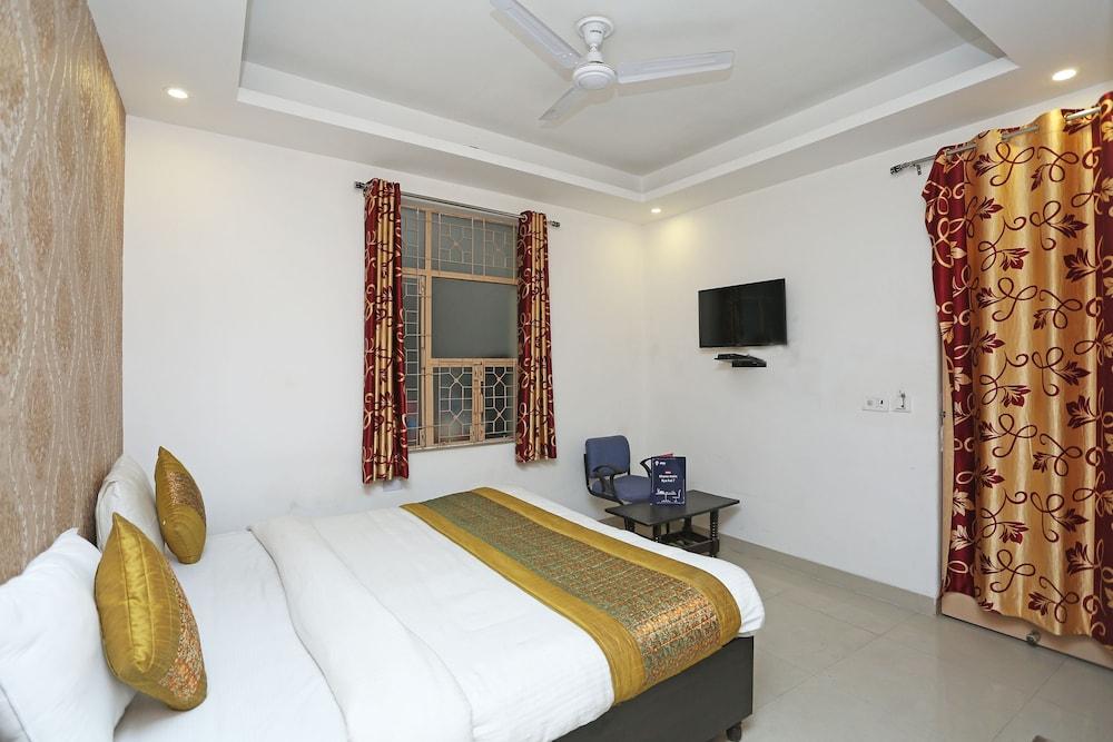 OYO 11384 Hotel Diamond Star