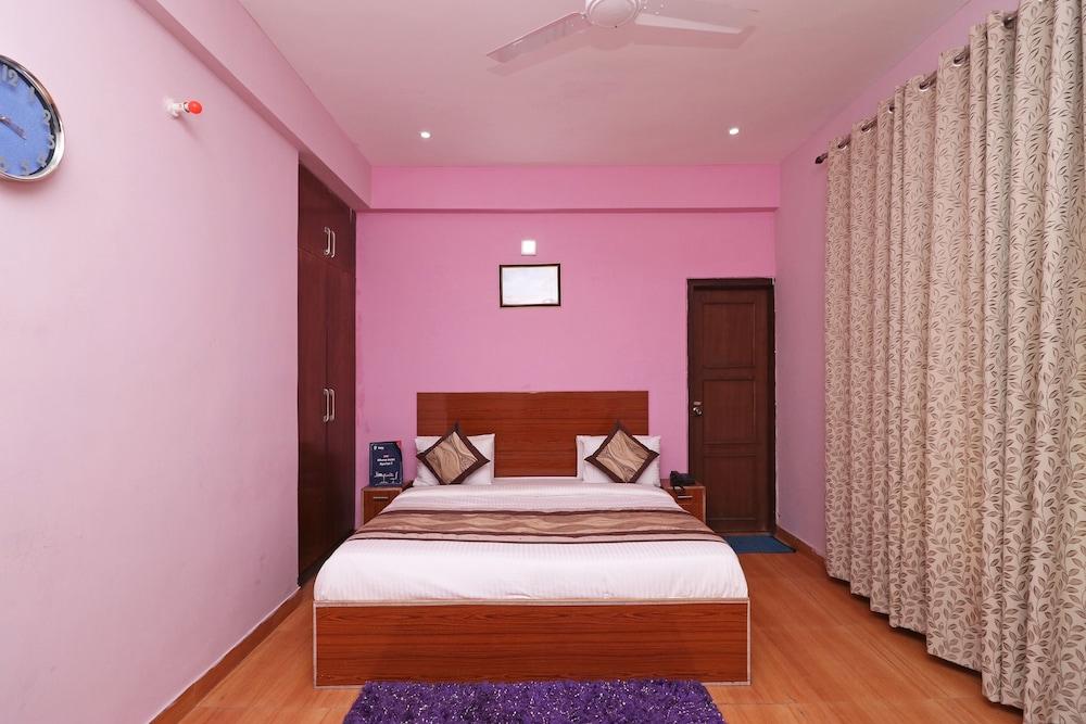 OYO 11520 Galaxy Paradise