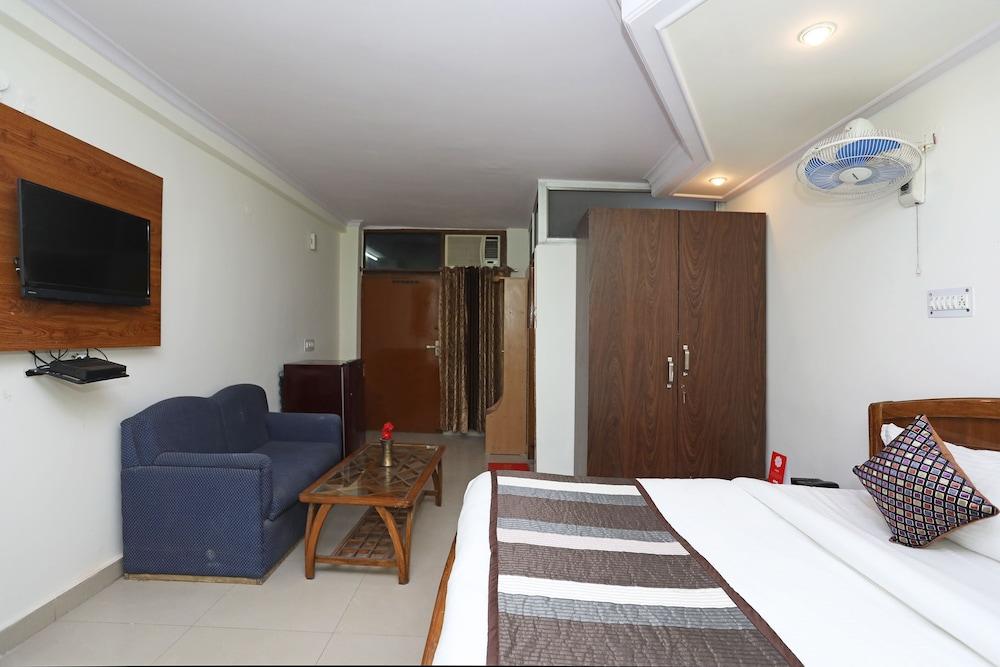 OYO 11063 Hotel Suncity