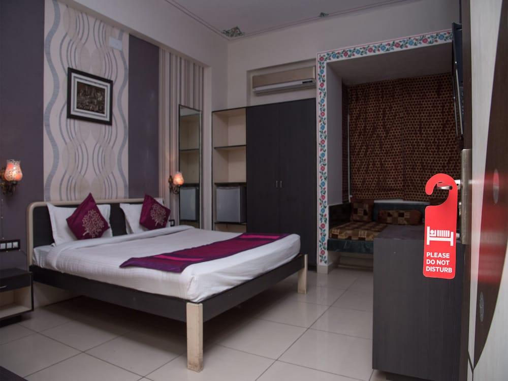 OYO 11716 Hotel Everest