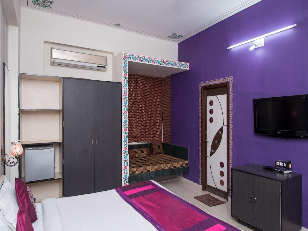 OYO 11716 Hotel Everest