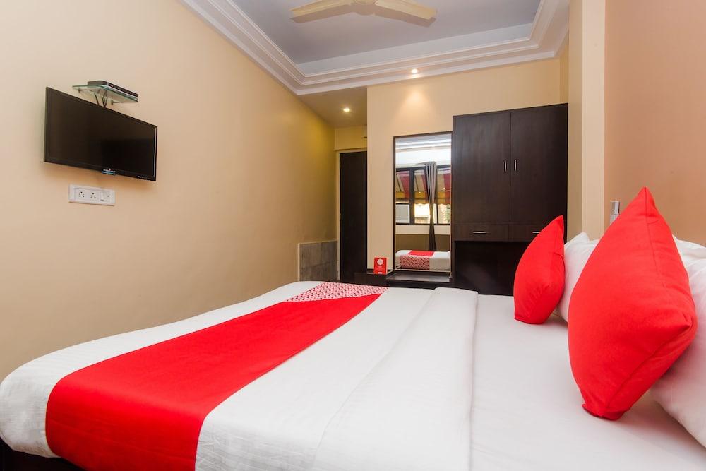 OYO 11672 Hotel Shubham