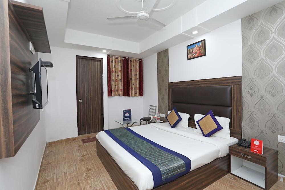 OYO 10795 Hotel RS Residency