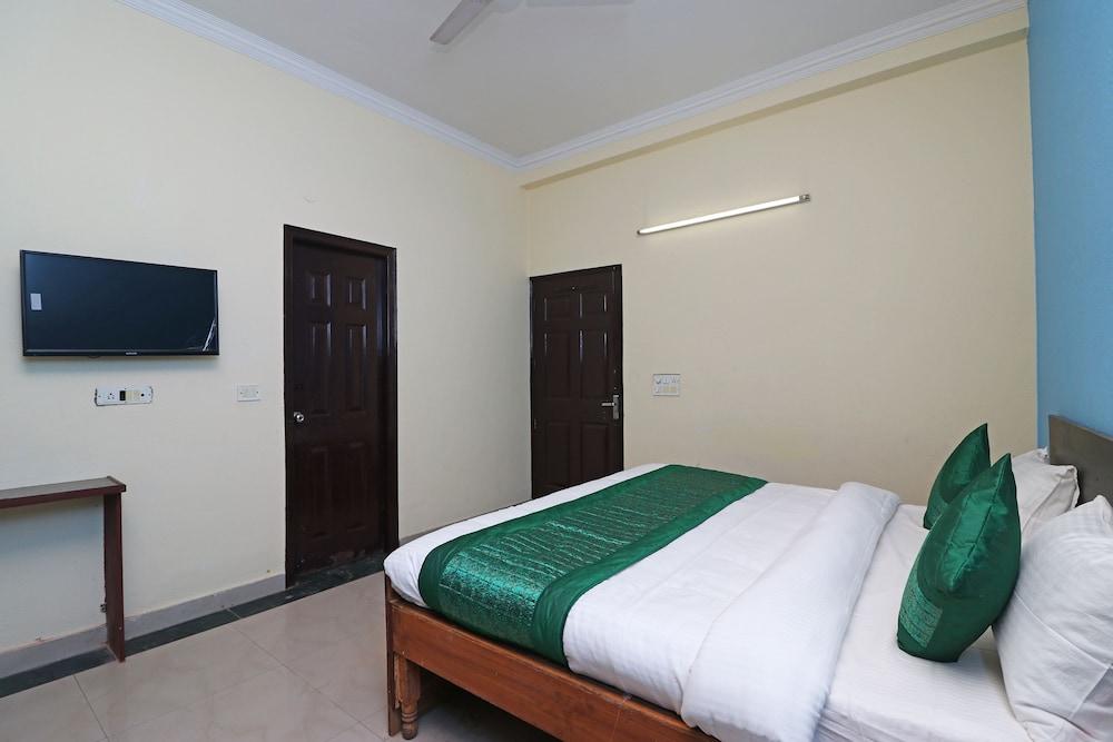 OYO 10747 Vashu Residency