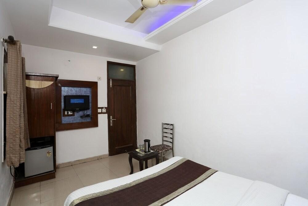OYO 3919 Hotel Sai Dham
