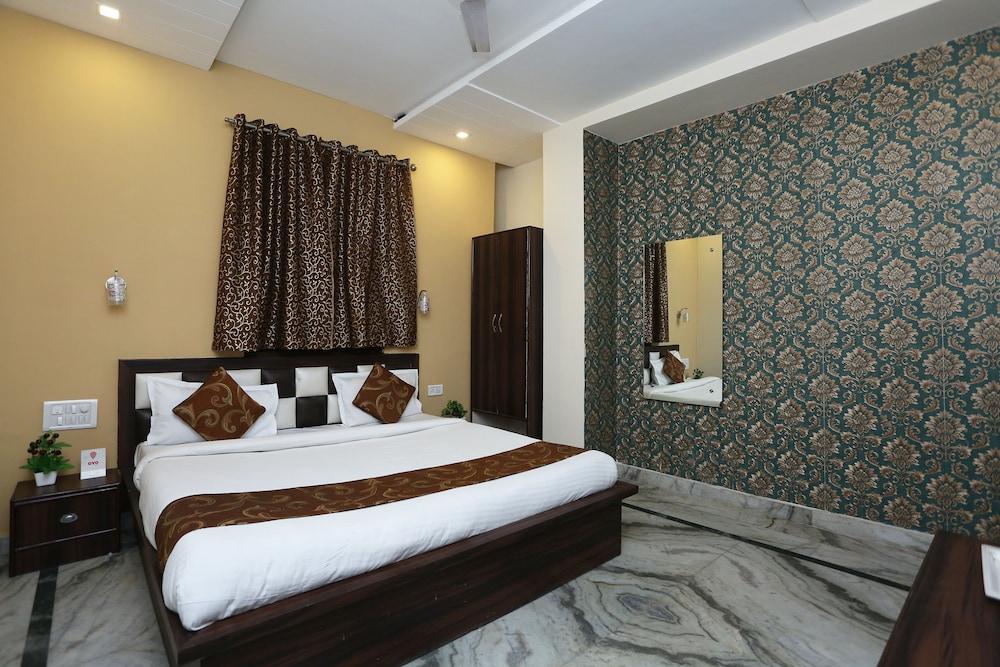 OYO 11540 Hotel Royal INN