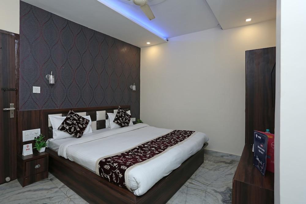 OYO 11540 Hotel Royal INN
