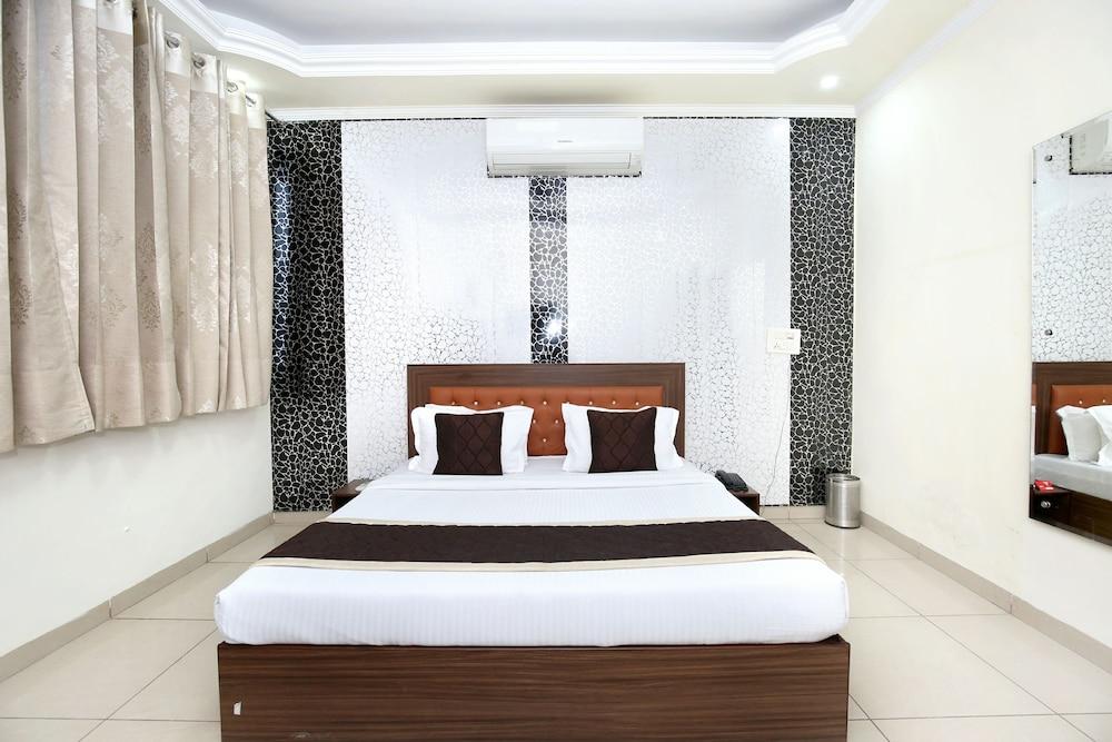 OYO 10832 Hotel JB 2