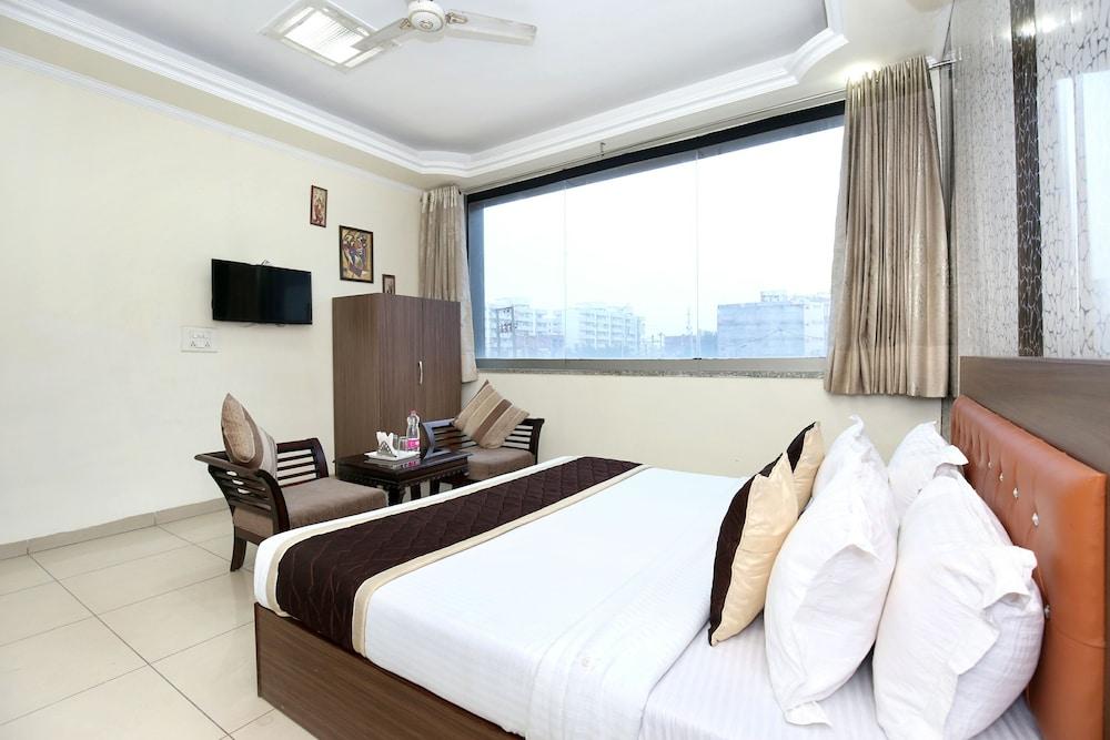OYO 10832 Hotel JB 2