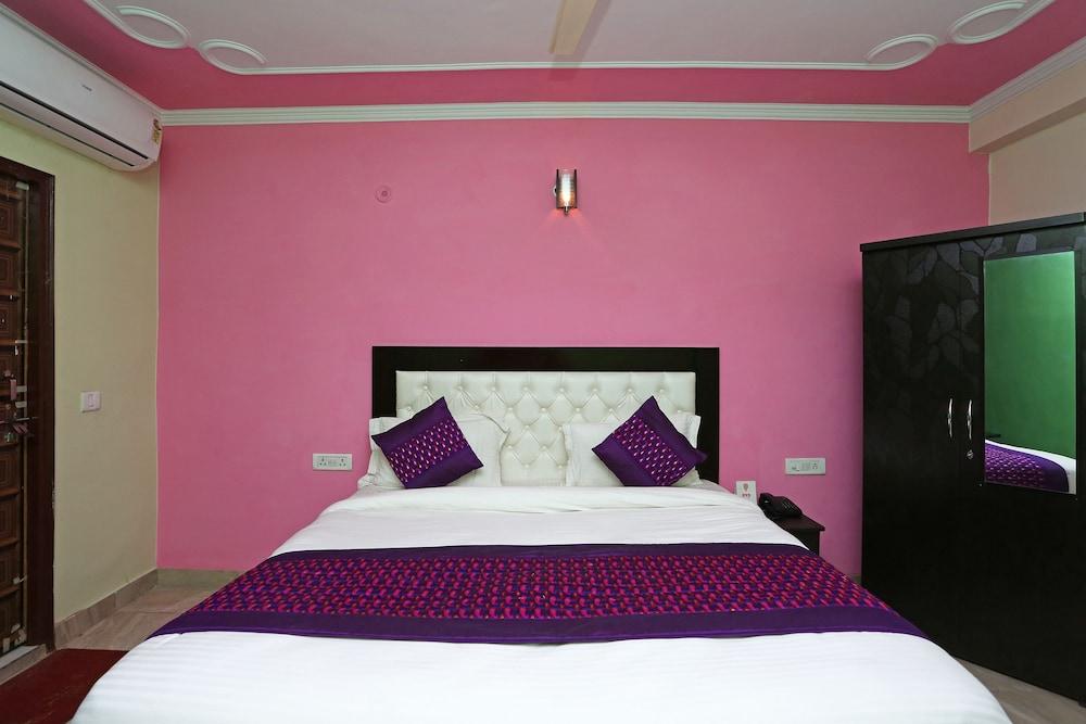 OYO 11504 N D Star Residency