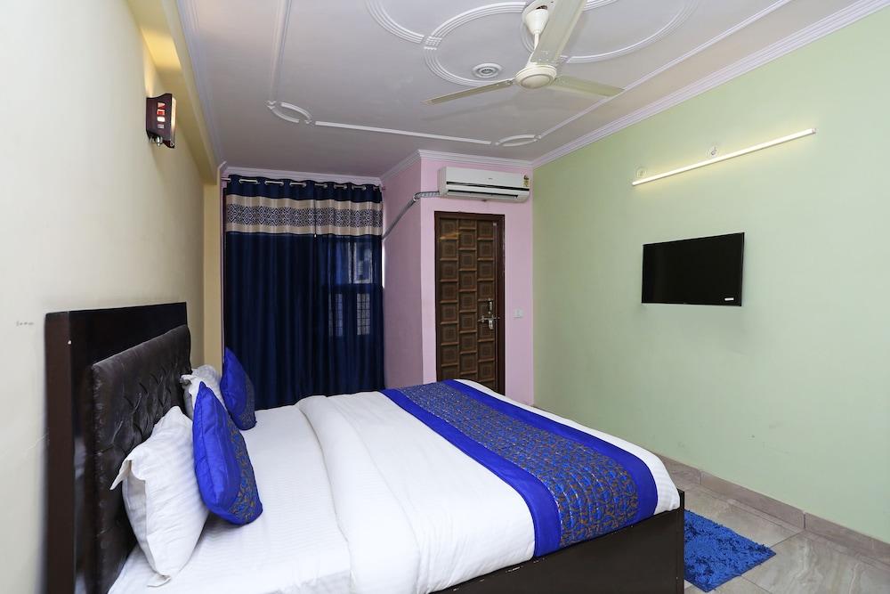 OYO 11504 N D Star Residency