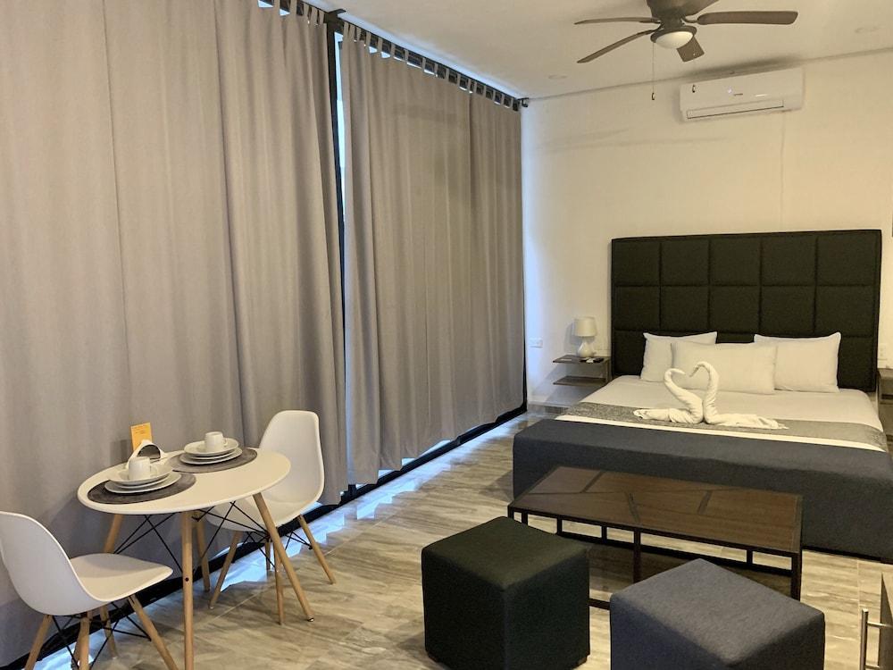 SILVERSANDS Hotel Boutique - 5Th Ave