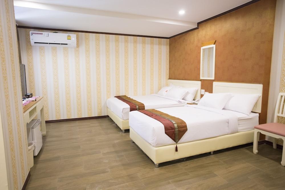 J&Y Hotel Ladprao 35