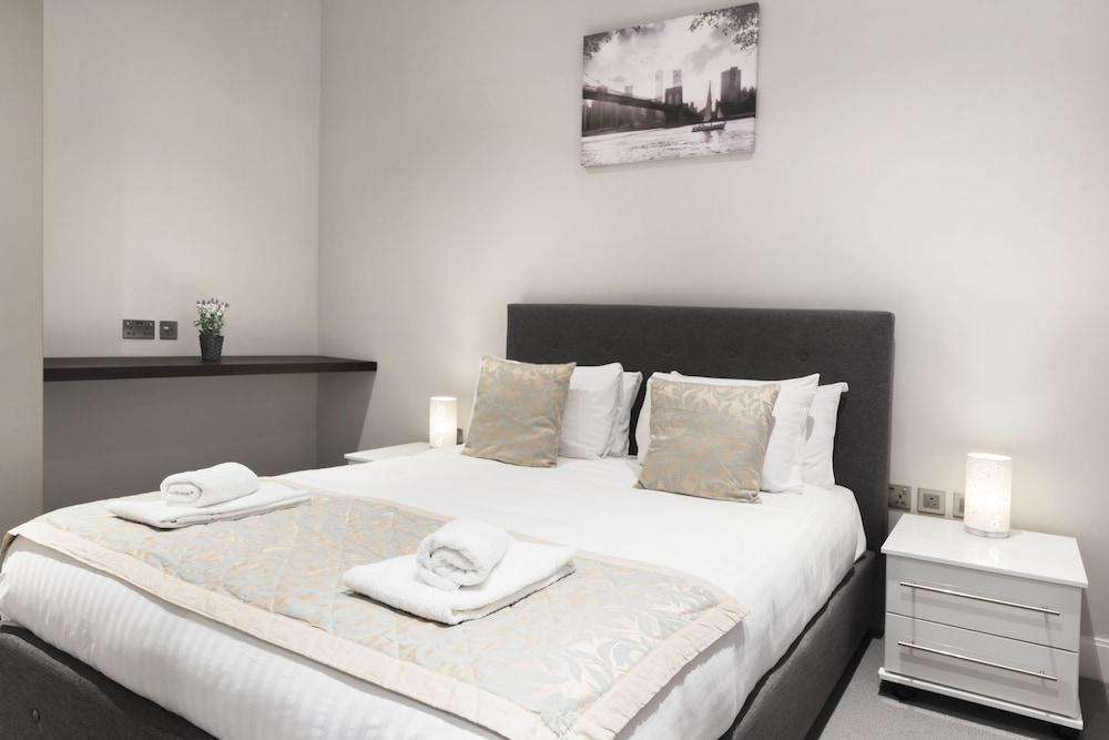 Fleet Street by Servprop