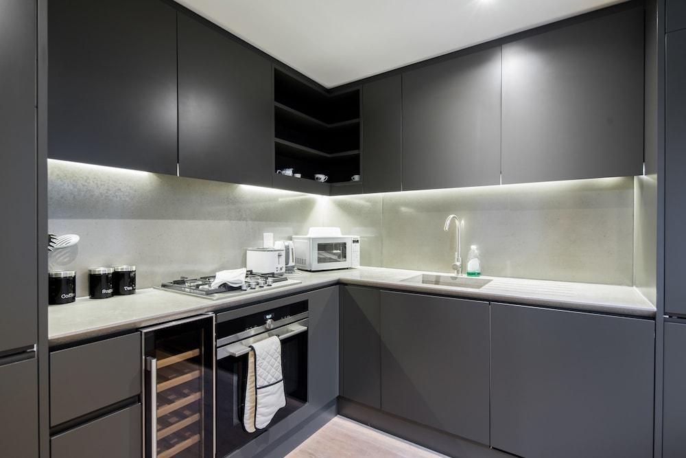 Hatton Wall by Servprop