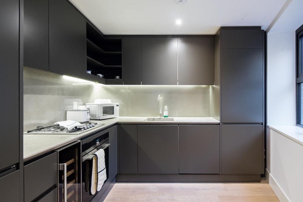 Hatton Wall by Servprop