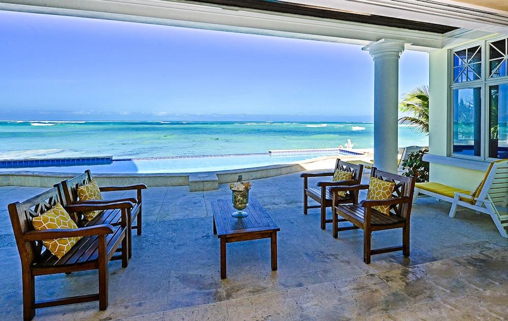 La Mouette Cable Beach Bahamian Villa
