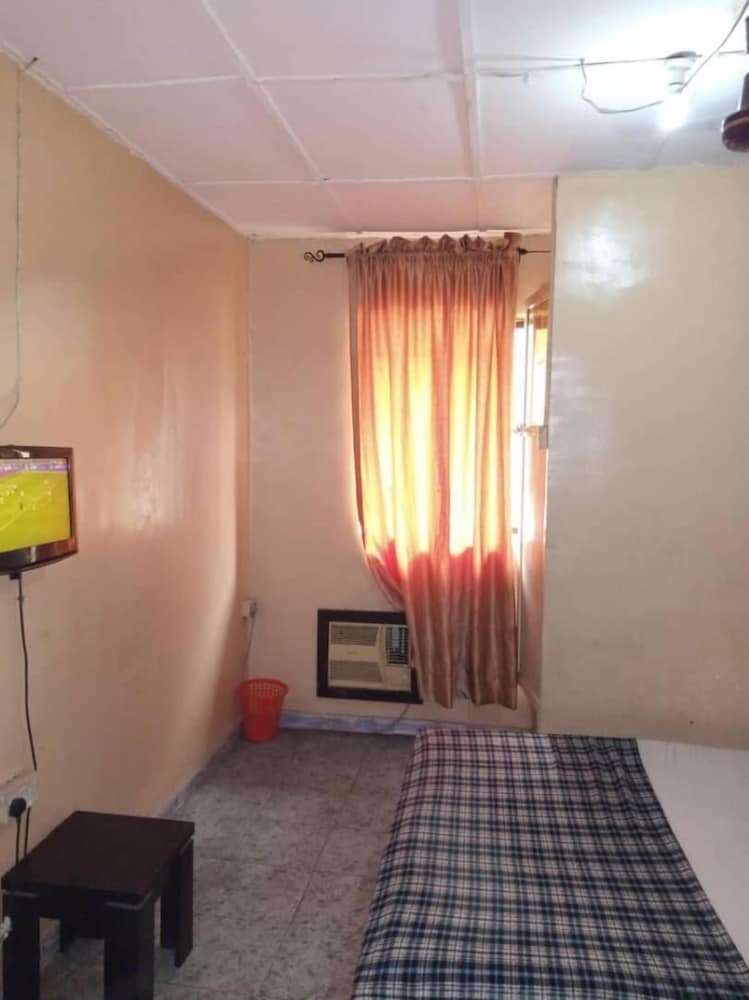 Legendary Inn & Lounge