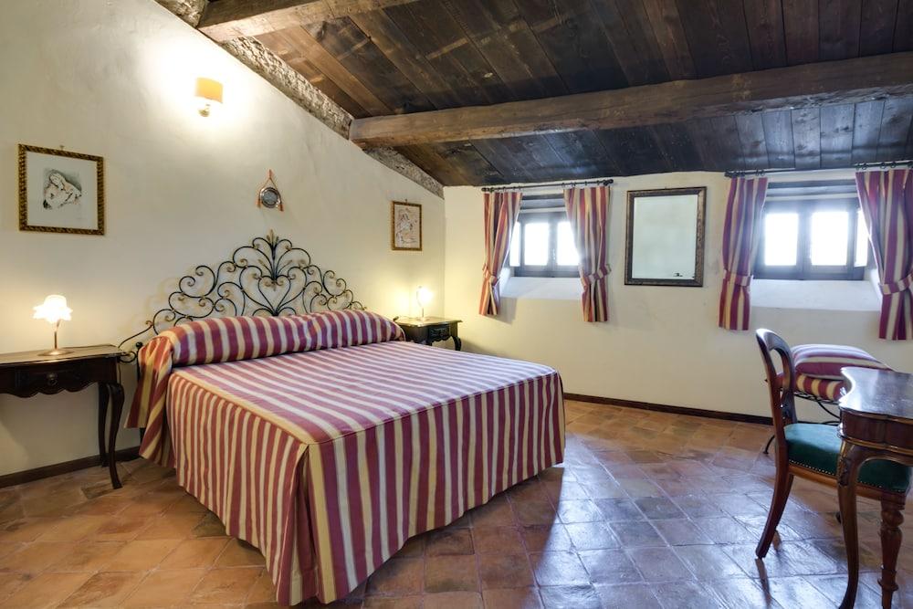 Castello Di Caccuri Suites