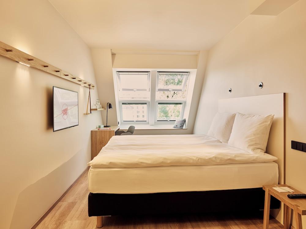 Schwabinger Wahrheit by Geisel