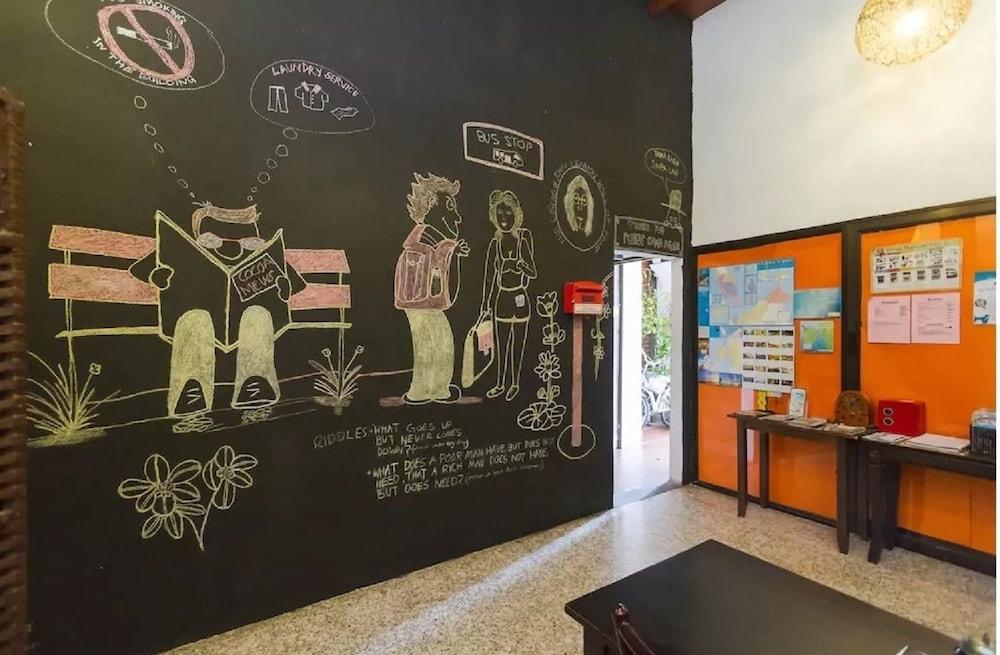 Cocoa Mews Cafe & Homestay - Hostel