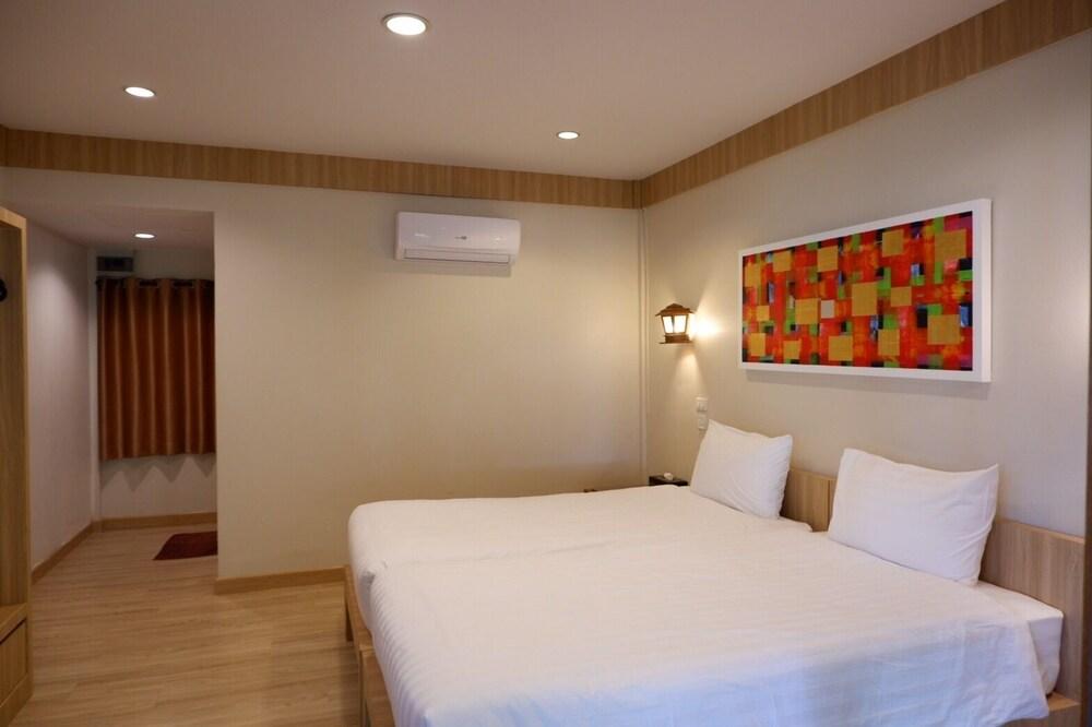 Uthai River Lake Resort