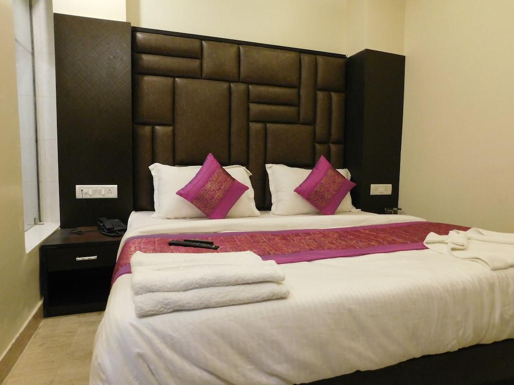 Hotel Gauranga Nearest New Delhi Railway Station