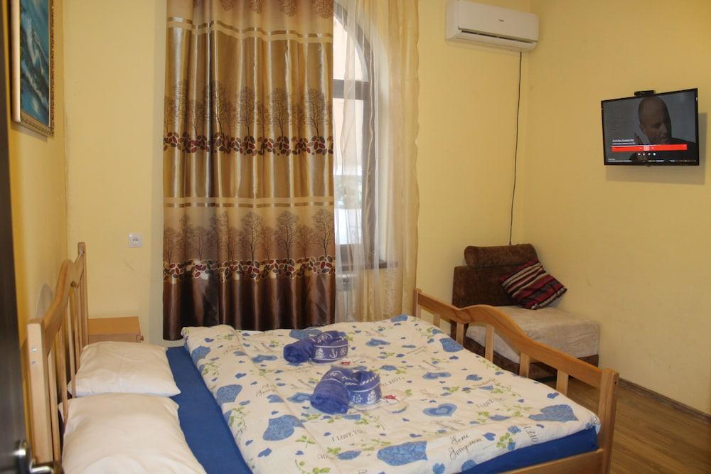 Old Yerevan Hostel & Tours