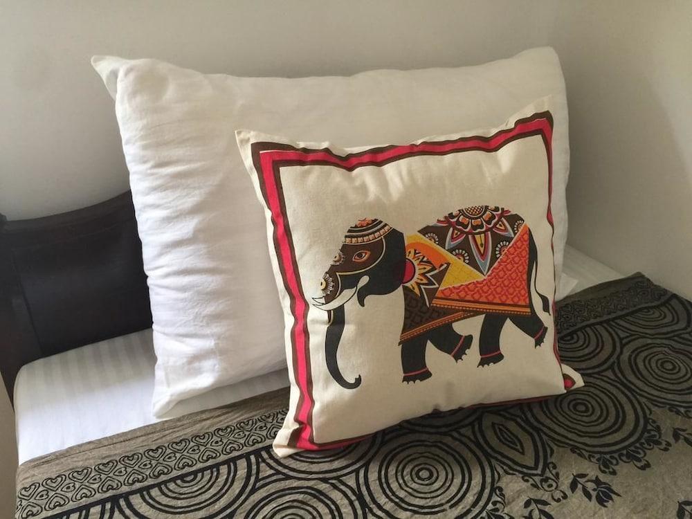 Waves Guest House & Turtle Restaurant