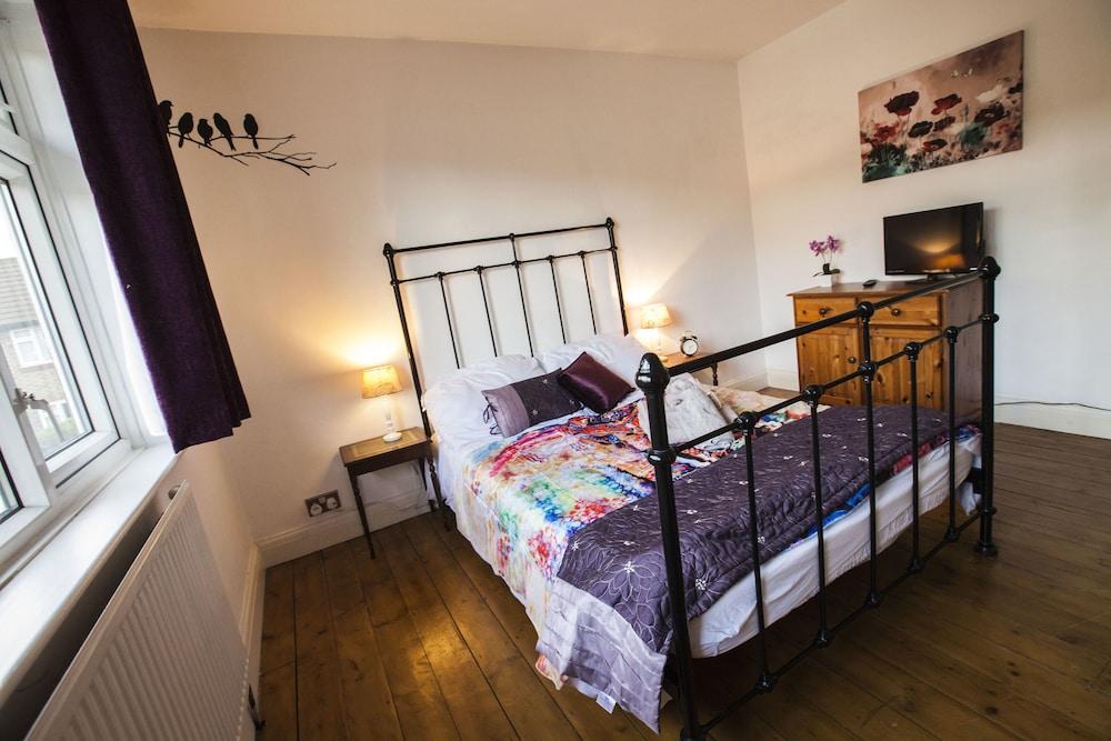 Stunning Central Richmond with garden