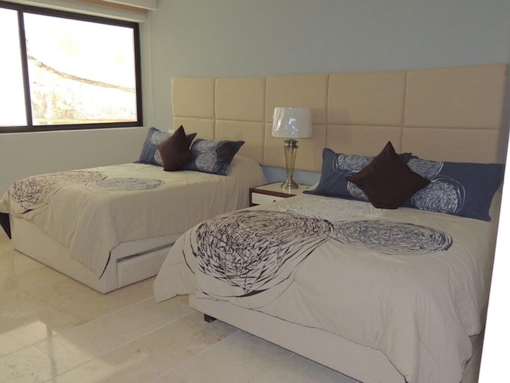 Unlimited Luxury ARENA Condo