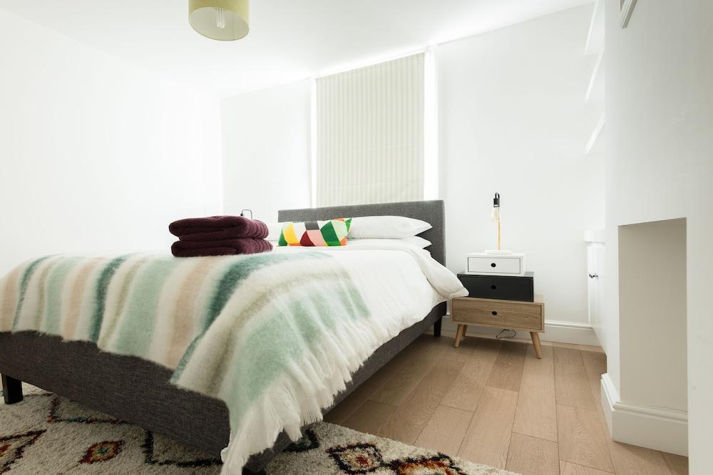 The Old Tailor House - Large & Charming 4BDR Home in Jericho