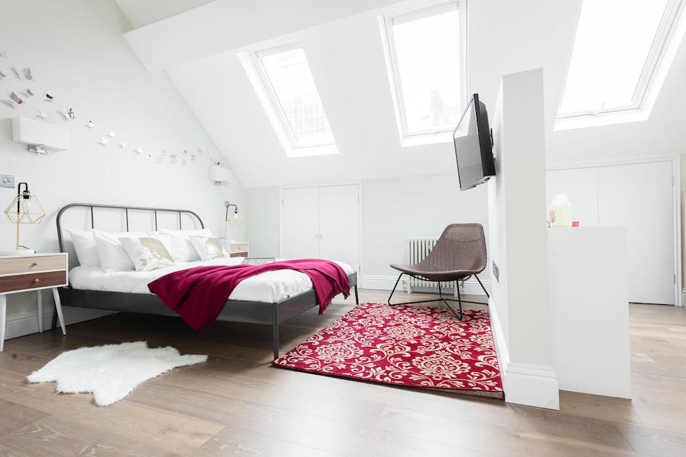 The Soho Studio - Modern & Bright 2BDR in Central London