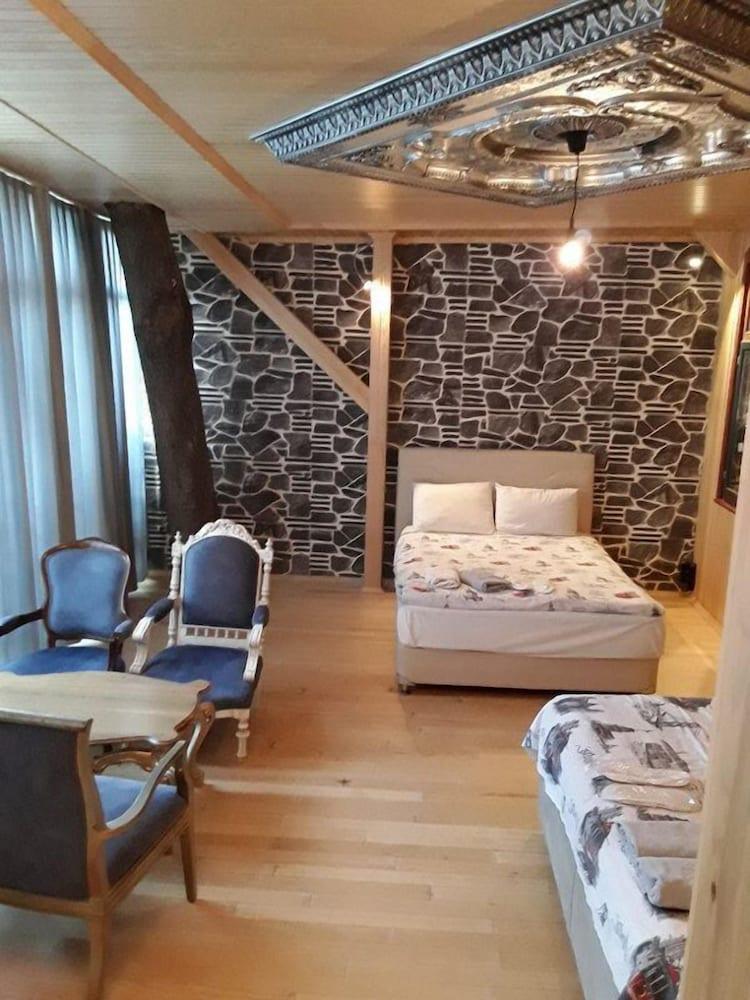 Taksimparis Apartments