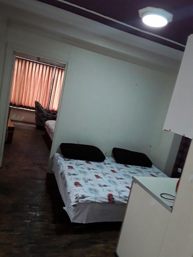 Taksimparis Apartments