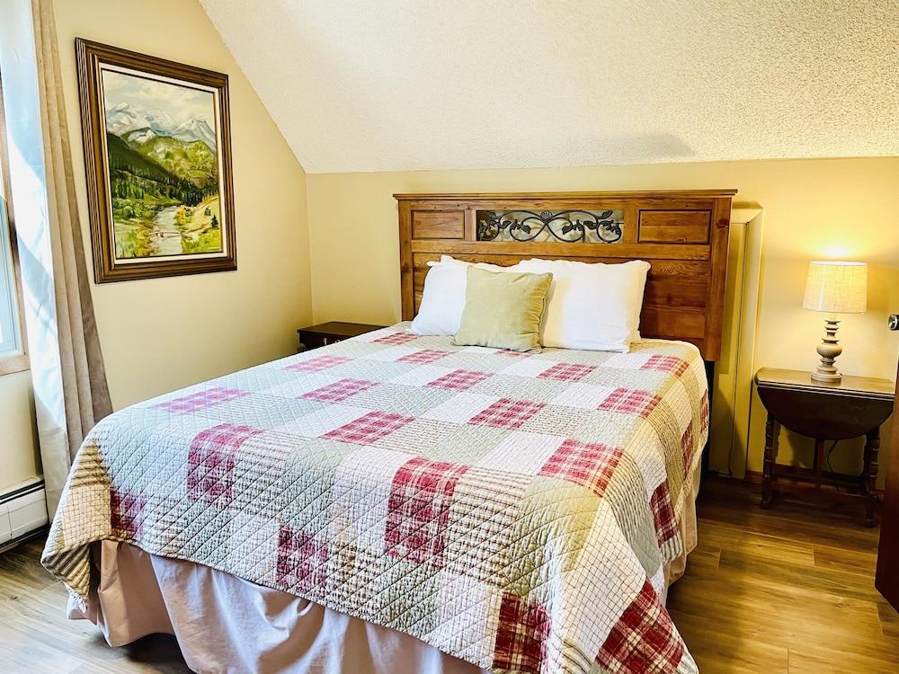 Grandma's Mountain Getaway - 3 Br Home