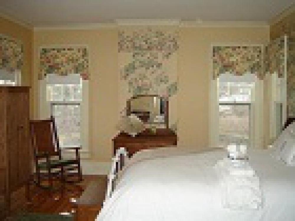 Vintage Gardens Bed & Breakfast