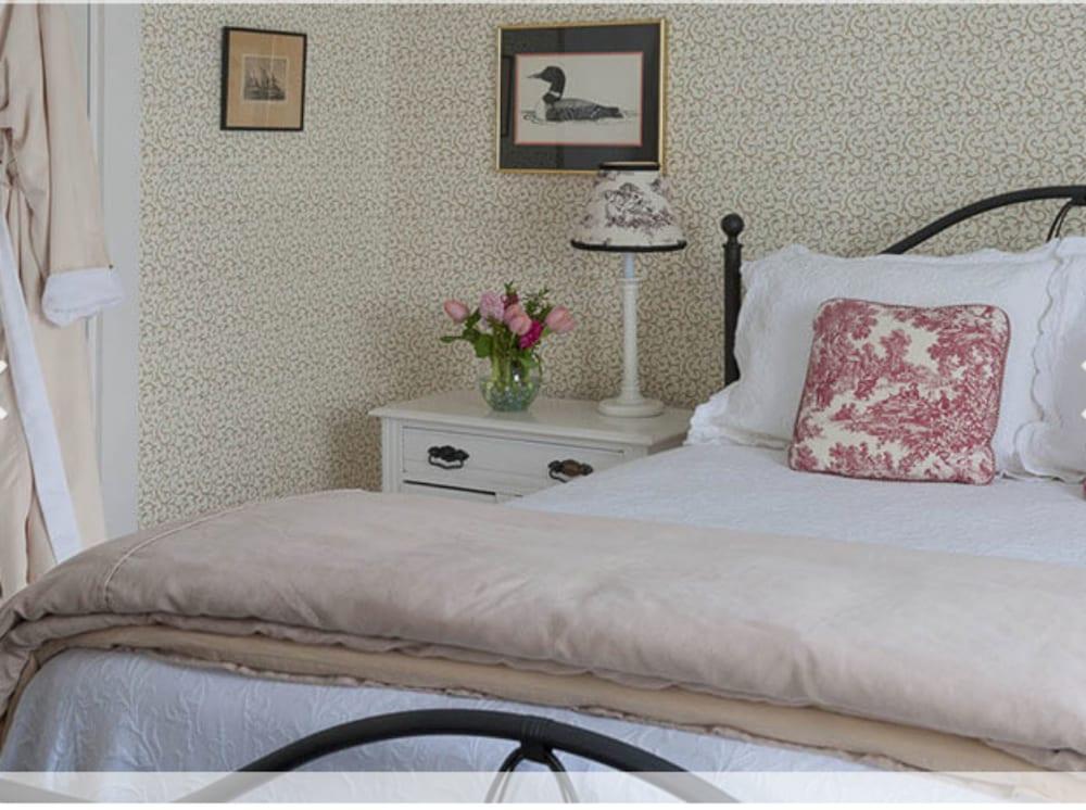 Dockside Guest Quarters & Restaurant