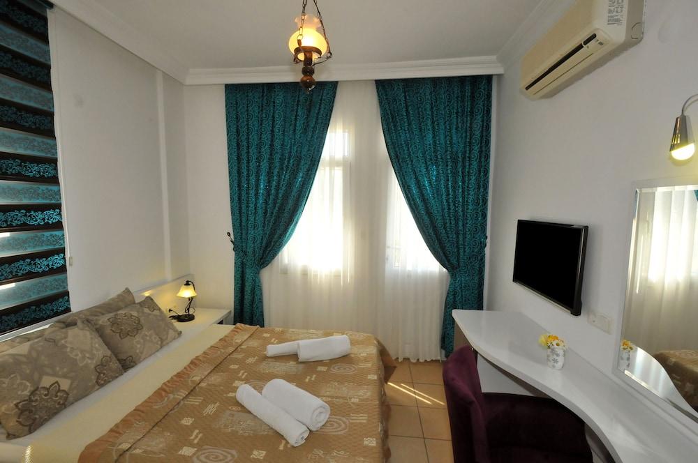 Pegasus Hotel & Villa