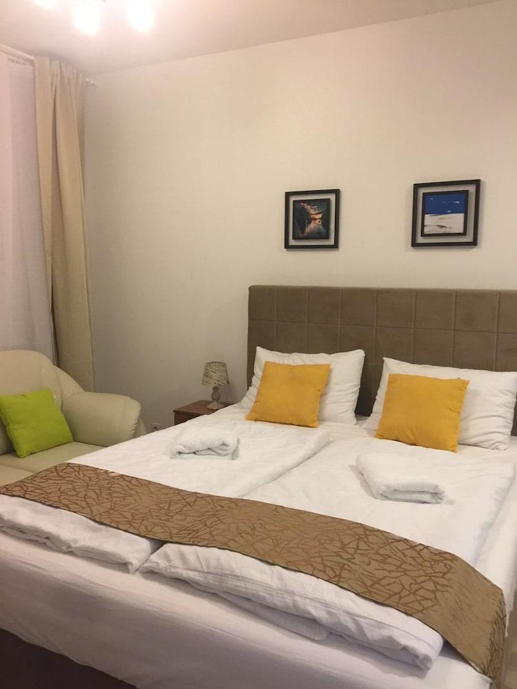 Corvin Rose Apartment Hotel