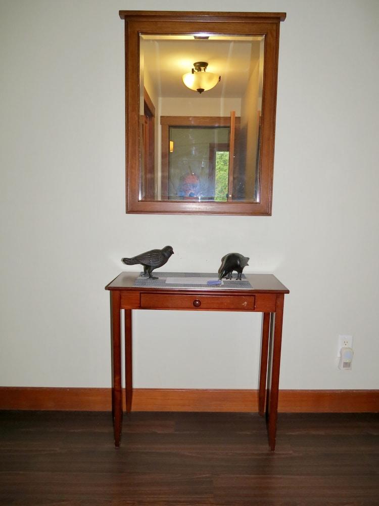 Cobble Wood & Bird Sanctuary Guest Houses