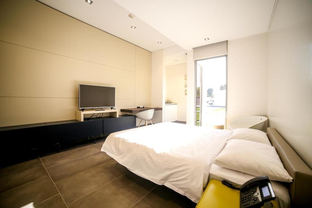 M Executive Residence and Boutique Hotel