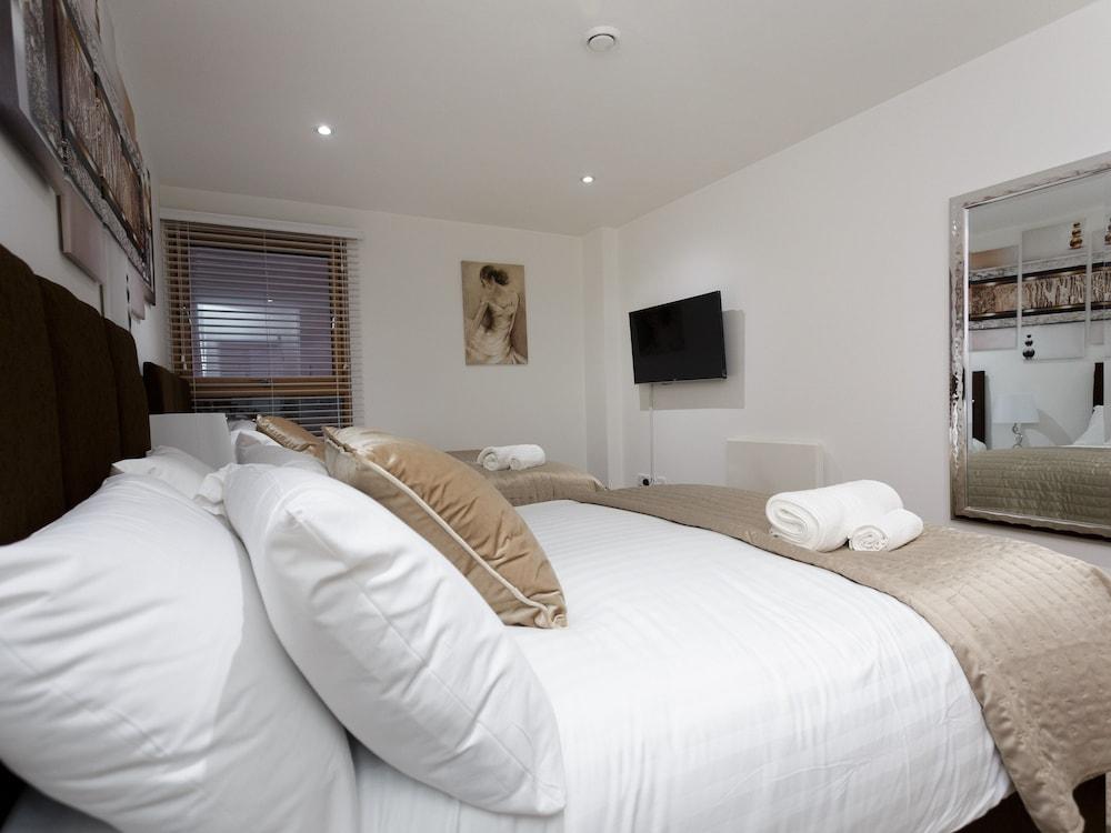 Live in Leeds Sky Penthouse