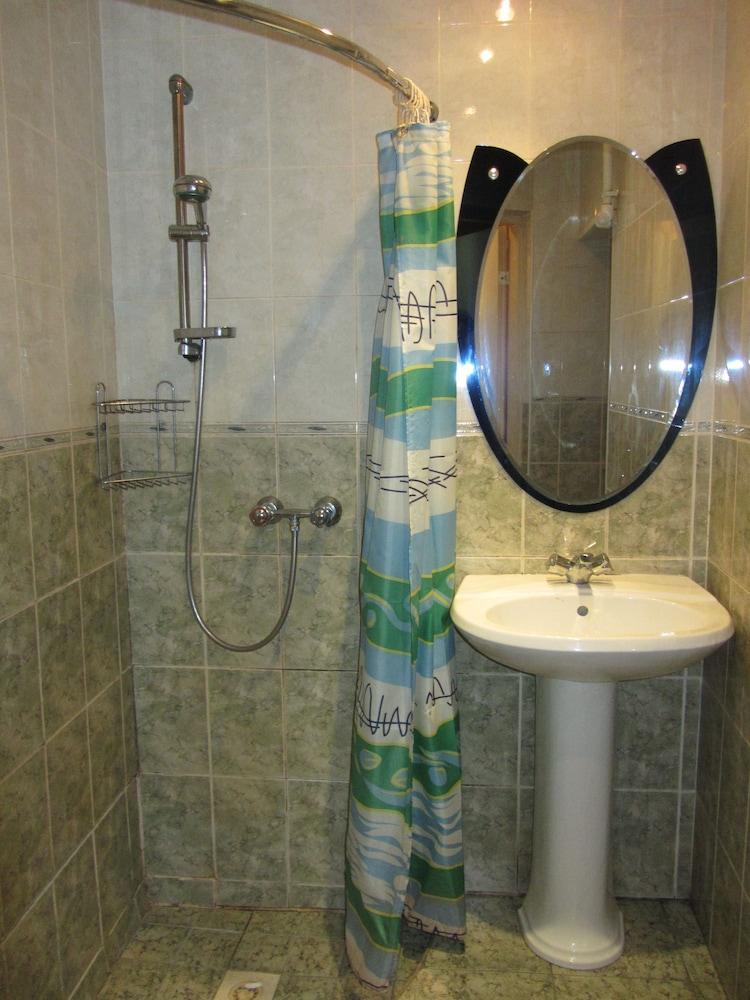 Old Flat Apartments Degtyarniy