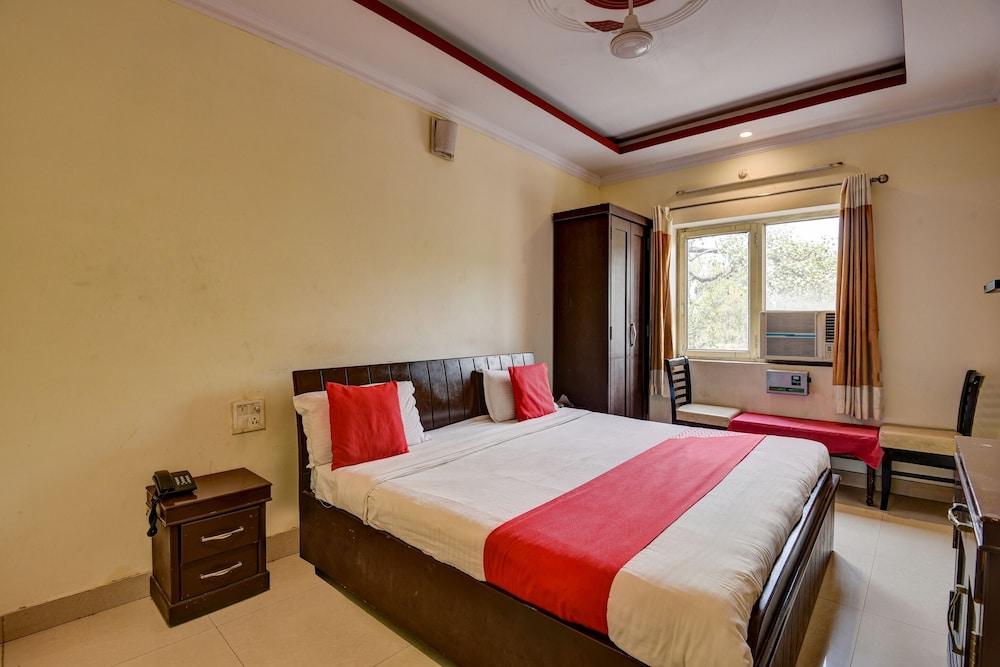 OYO 4073 Hotel Esskay