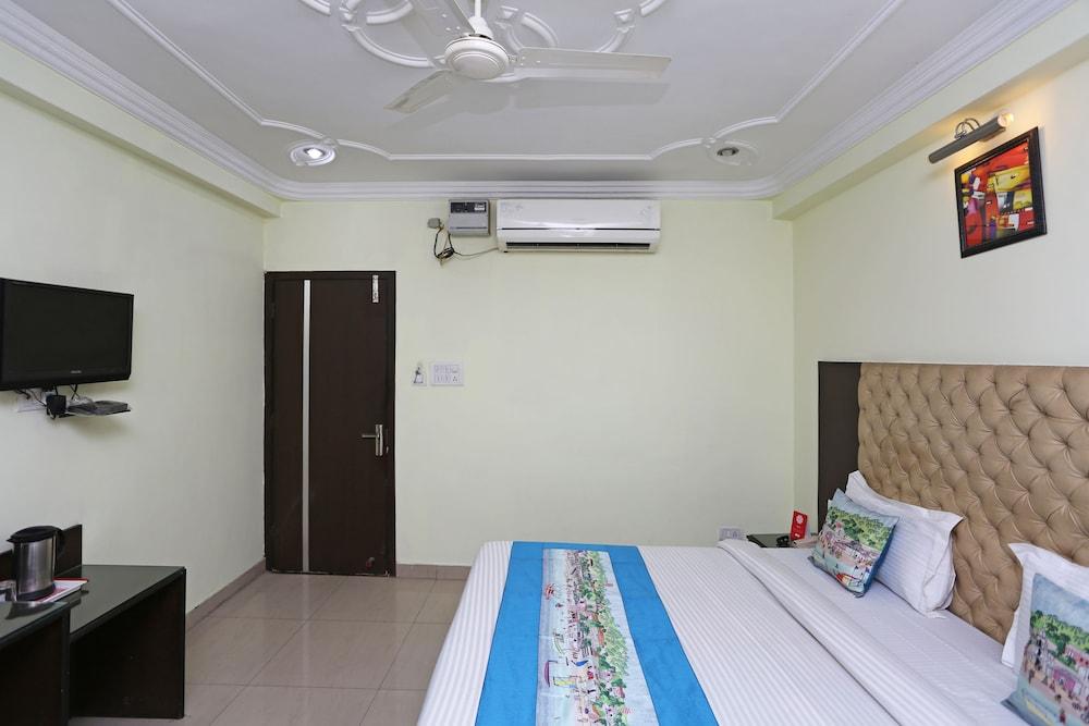 OYO 8909 Hotel Grand