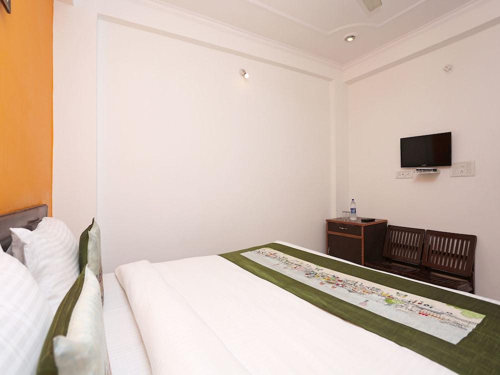 OYO 9846 Royal Plaza