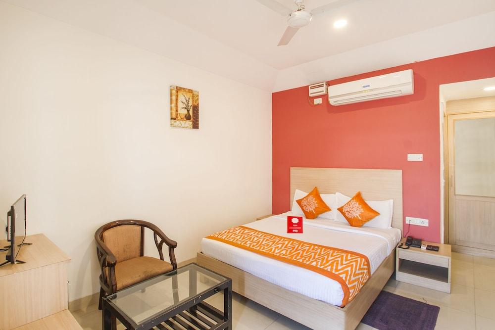 OYO 10235 Oyster Transit Hotels