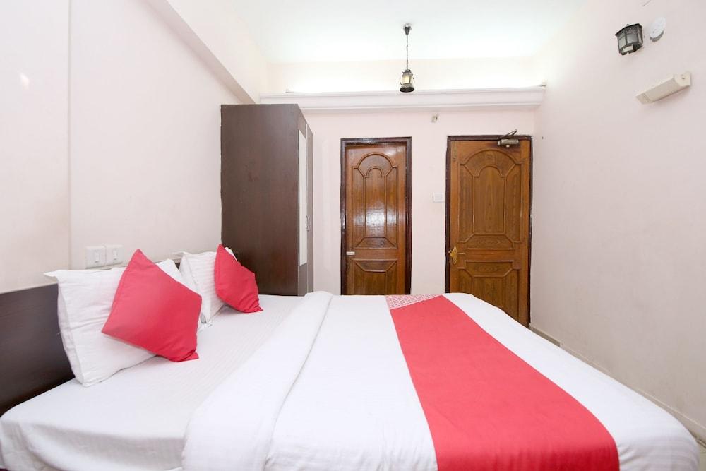 OYO 9305 Hotel Dwarika Inn